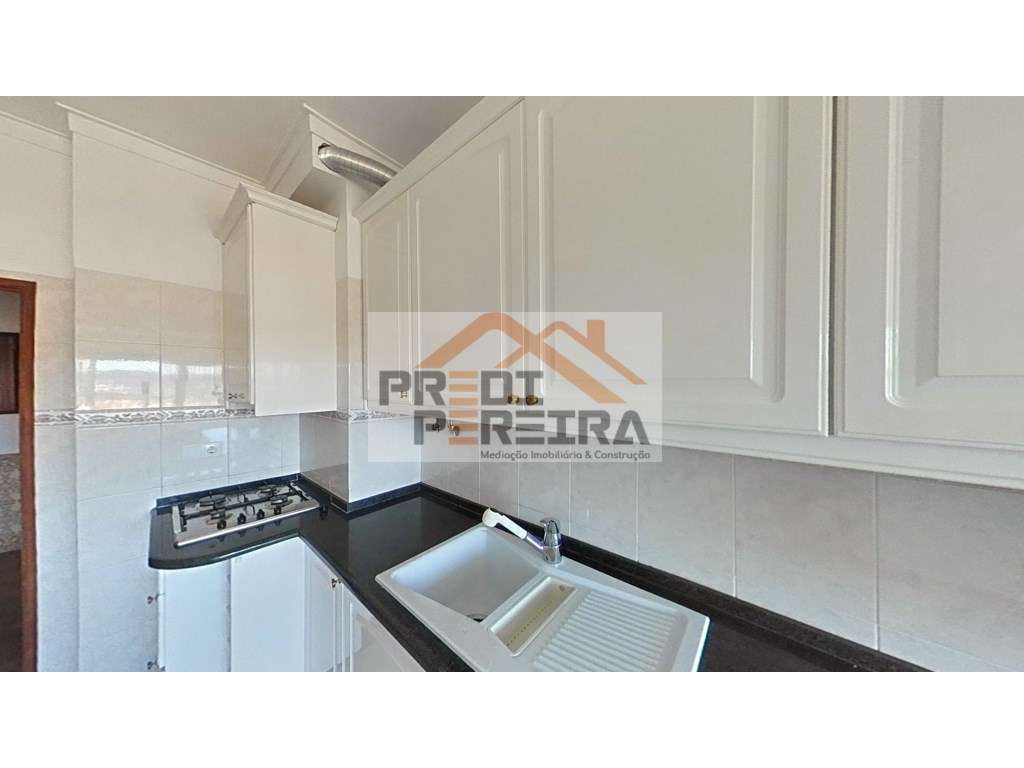 T3 no centro de Loures com bastante luminosidade, varanda com vista... - Grande imagem: 2/17