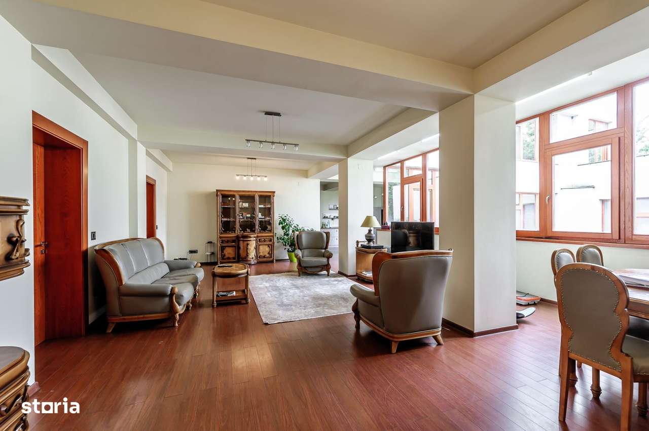 Imobil cu potențial multiplu și amplasare Premium - Imagine principală: 4/17