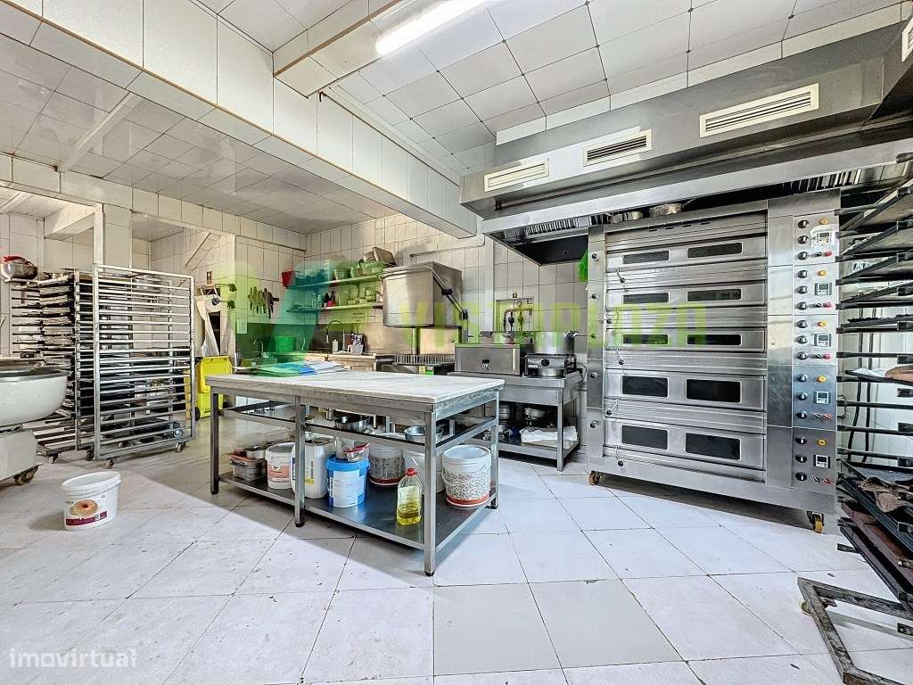 Moradia M3 e Fabrica de Bolos em Funcionamento, Portimão - Grande imagem: 3/21