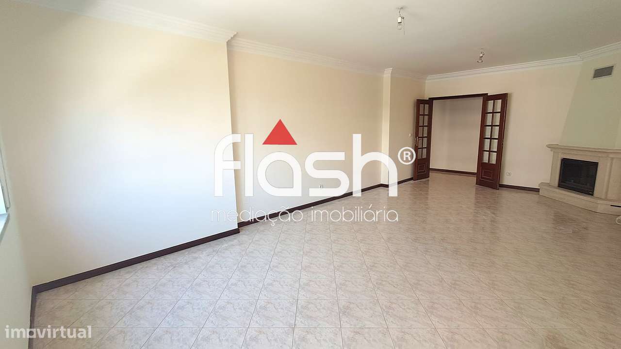 Apartamento T2 c/ parqueamento em Mem Martins-8