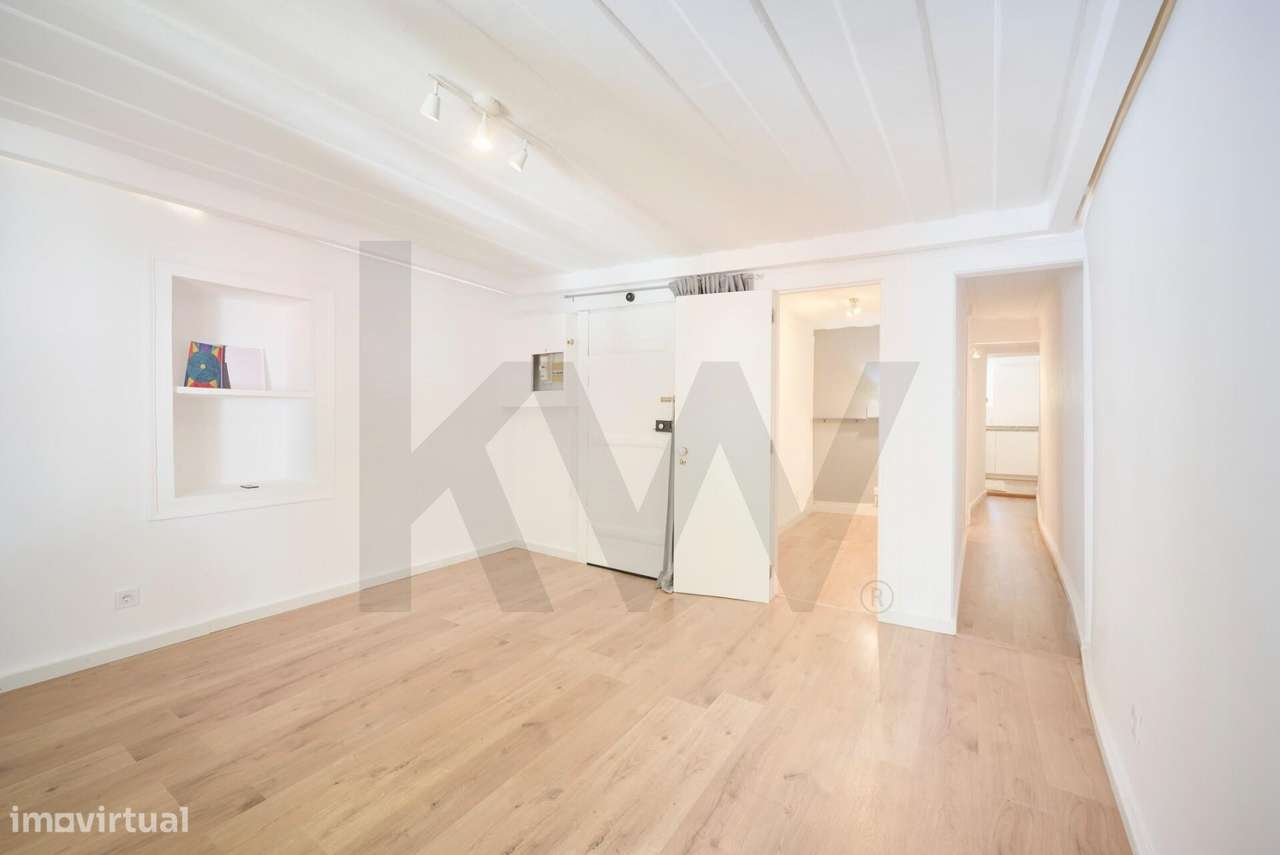 APARTAMENTO RENOVADO T1+1 JUNTO AO CASTELO SÃO JORGE-5