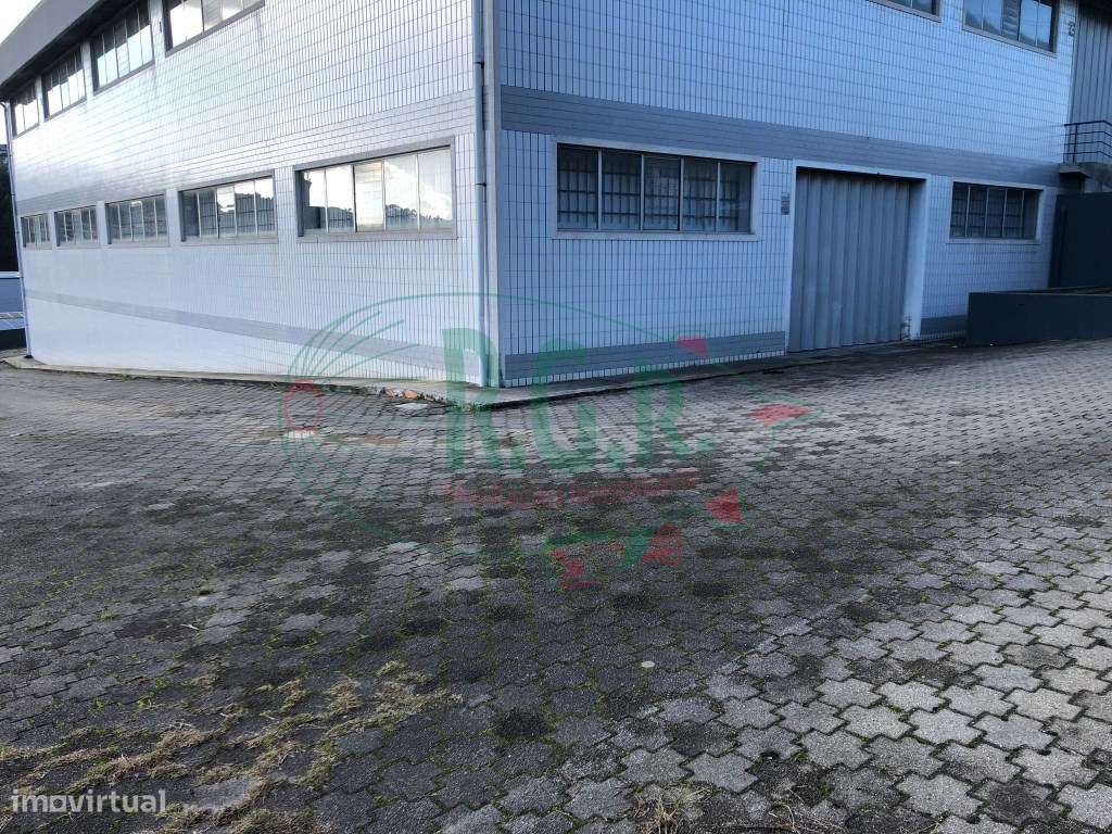 ARMAZÉM (600M2) | Estacionamento Várias Viaturas - Grande imagem: 3/5