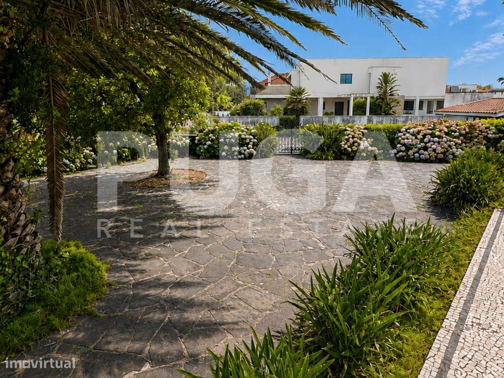 Moradia T5 em Miramar | Lote de 1.135 m² a escassos metros da Praia-16