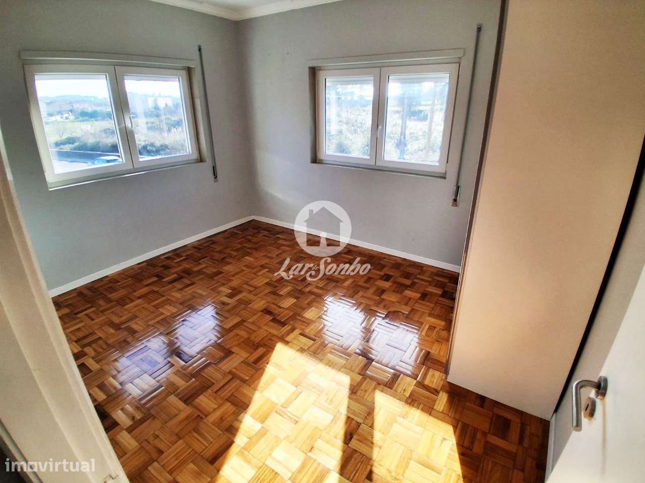 Andar moradia T3 totalmente renovado, com três frentes e excelente ...-12