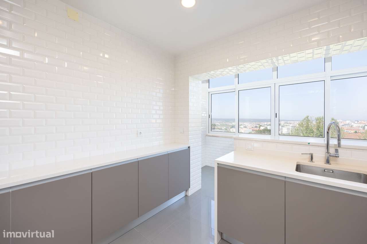 Apartamento T5 | Último Piso | Capuchos, Leiria-13