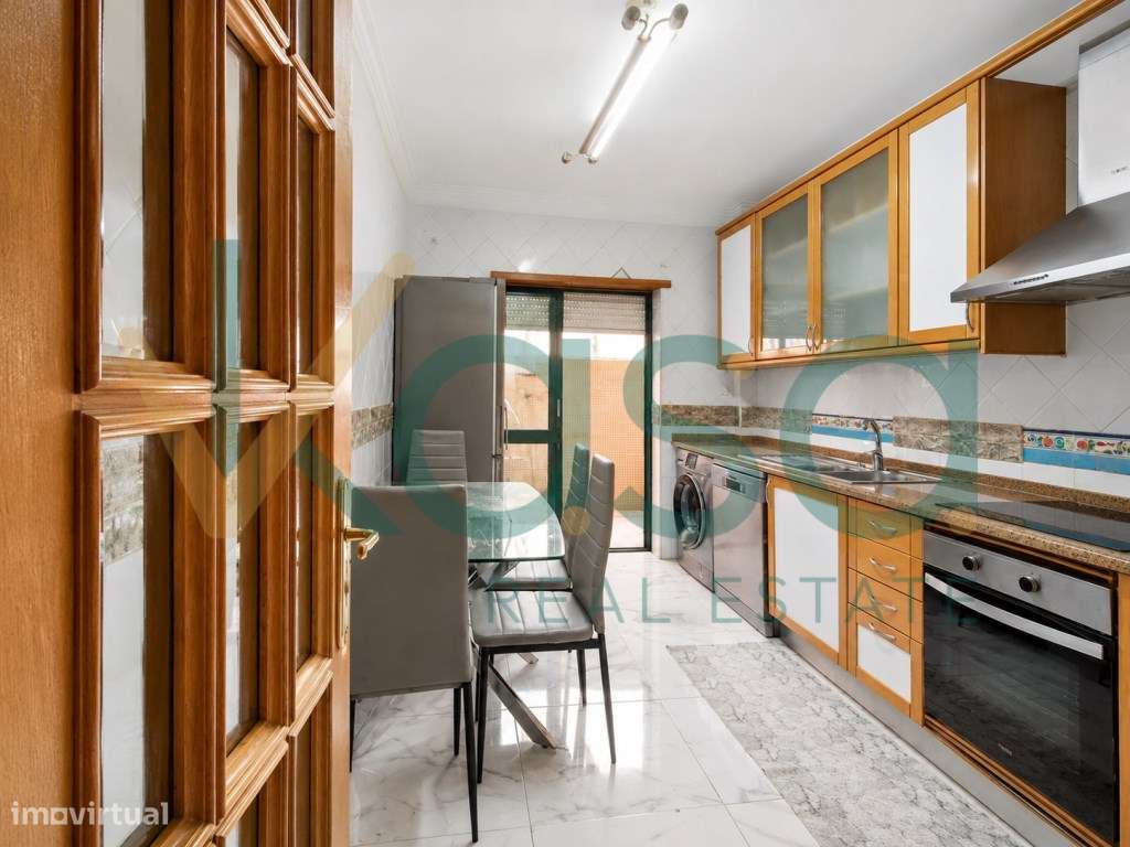 T2 amplo com 98 m², garagem independente, varanda e elevador | Alto...-5