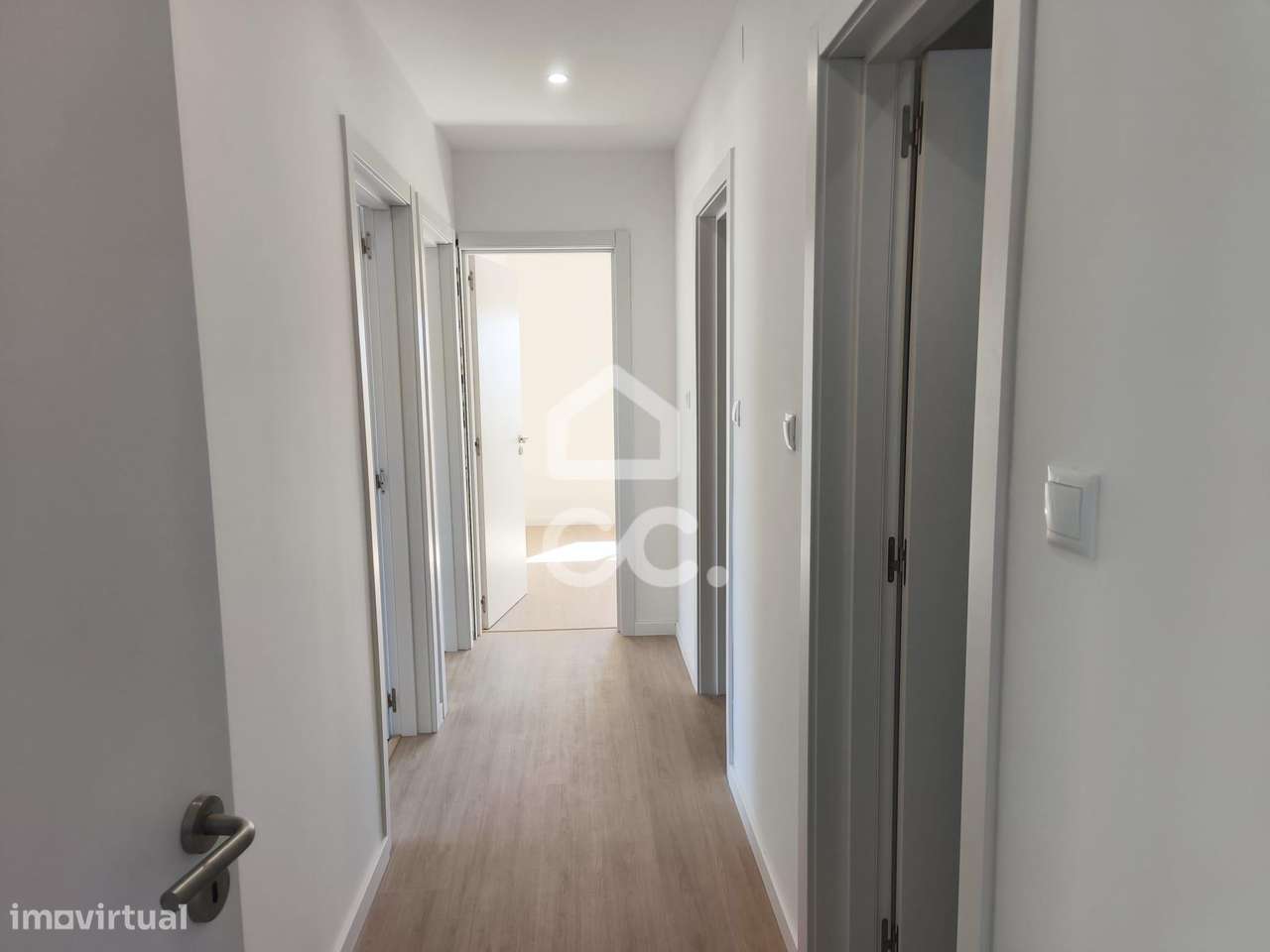 T3 Renovado com 3 Varandas na Amadora-30