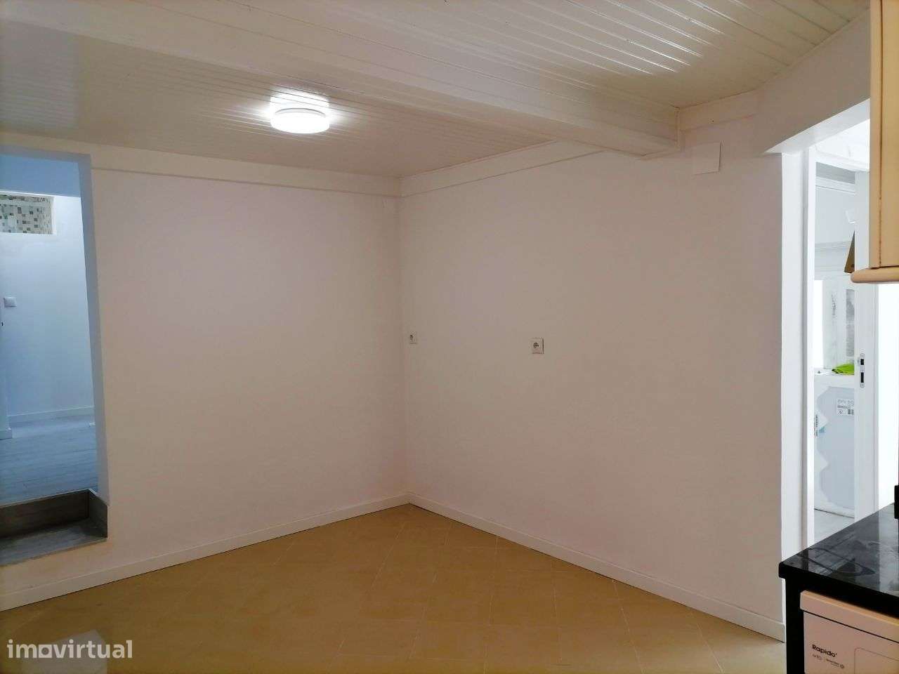 Moradia Remodelada em banda na Rua do Sítio ao Casalinho da Ajuda.-4