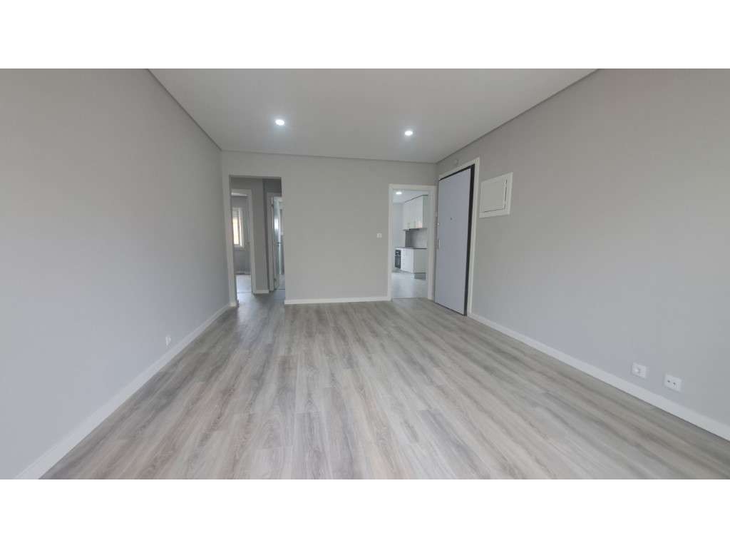Apartamento T2 Almada Centro Recuperado-11