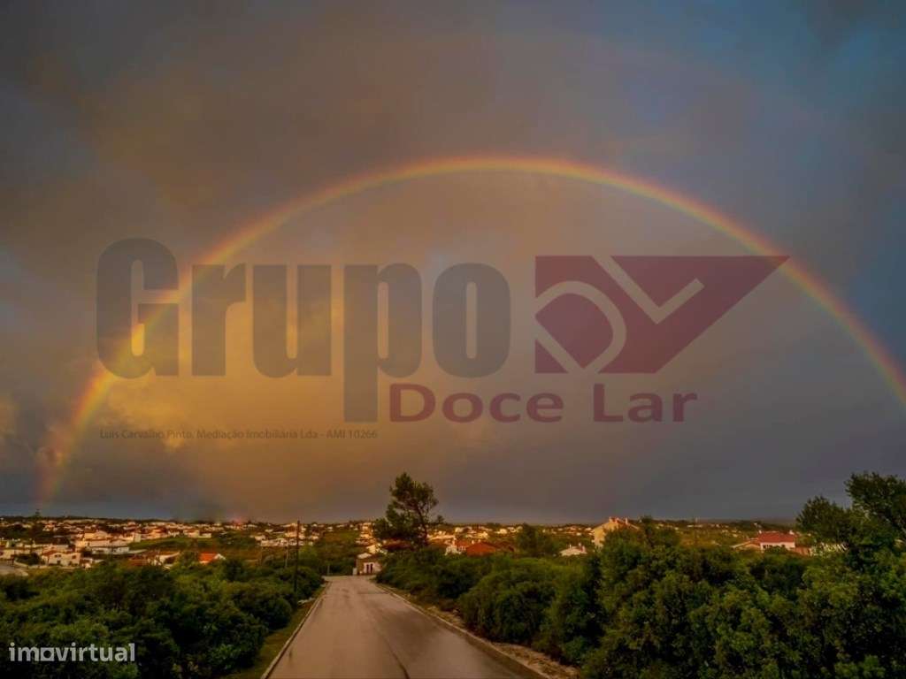 Apartamento T2+1 com Sótão a 350metros da praia de Sesimbra-33