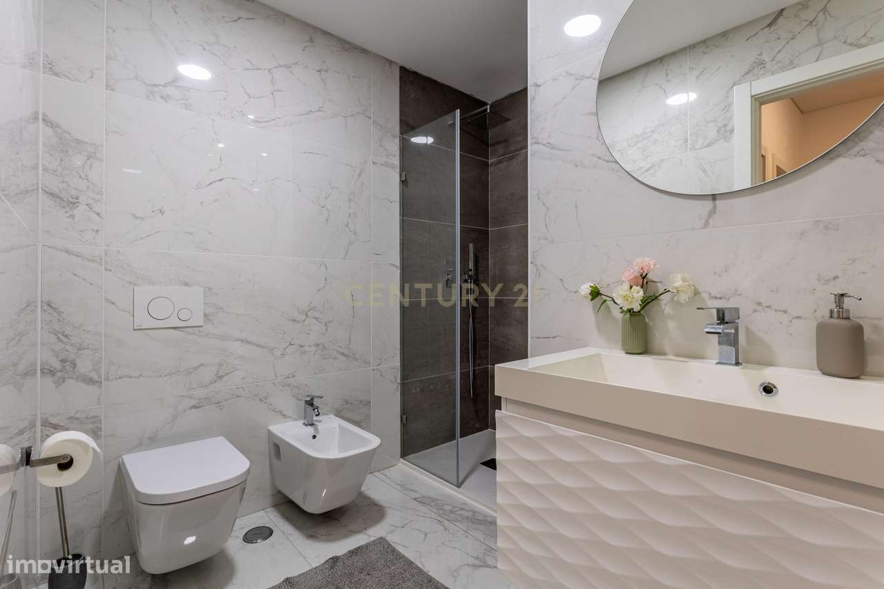 Procura espaço e conforto? Veja este T4 Duplex-19