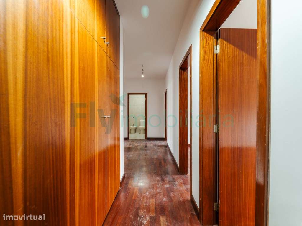 Excelente Apartamento T4 com Suite e Lugar de Garagem para 2 Carros-33
