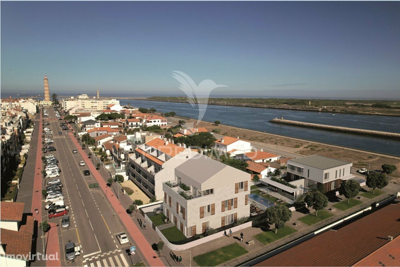 Apartamento T2 com Terraço e Garagem em Praia da Barra FrA