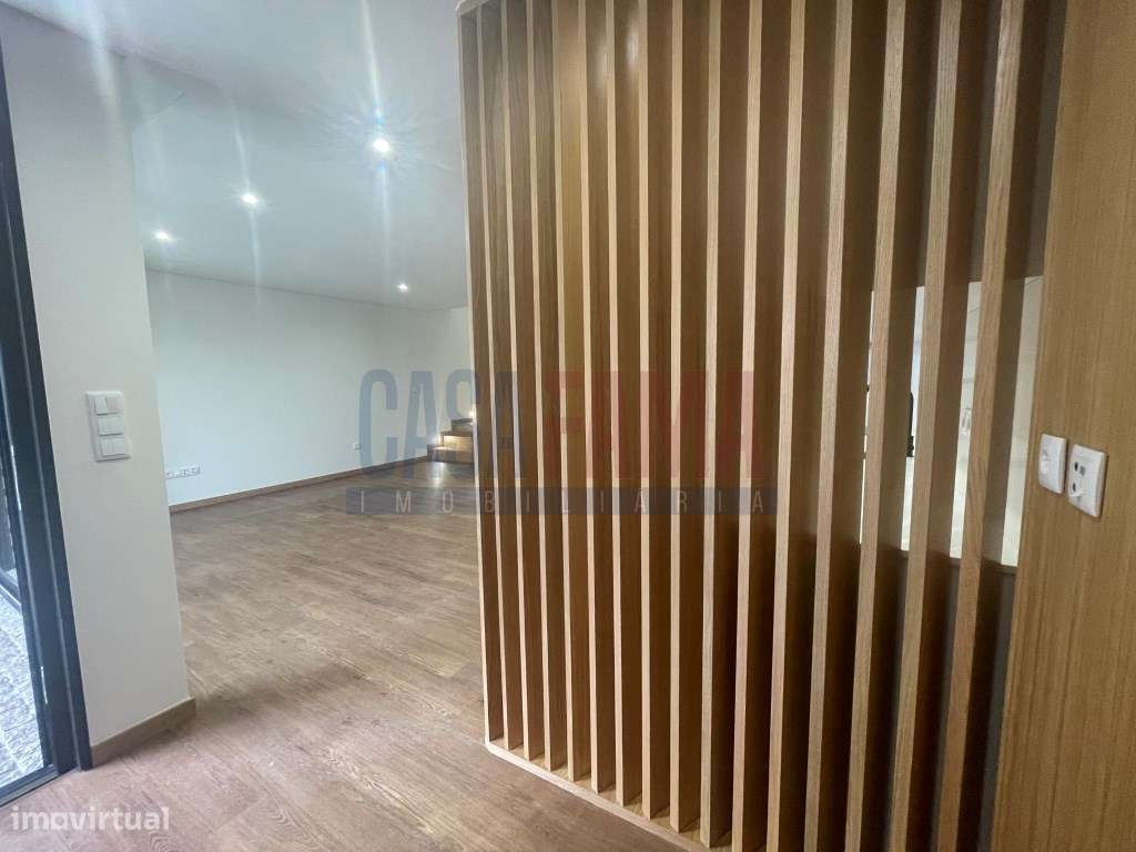 Moradia V2 localizada na 2ª linha do mar em Aver-o-Mar. - Grande imagem: 5/21