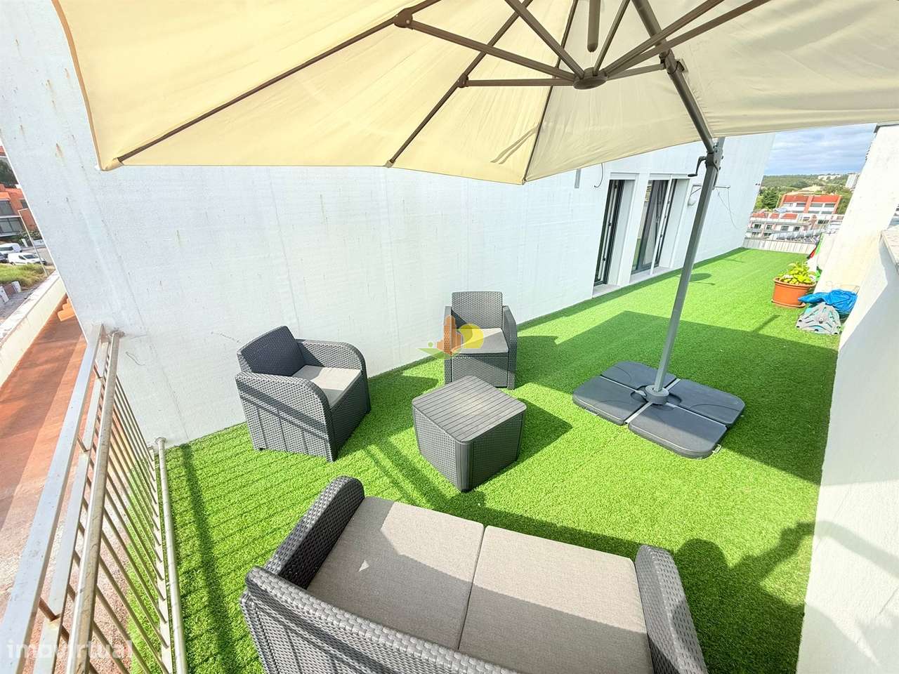 T4+1 Duplex com garagem dupla e terraço privativo-30