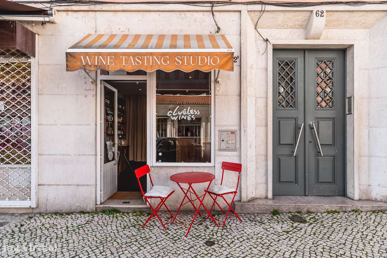 Garrafeira, mercearia para trespasse na Rua Tenente Ferreira Durão-1