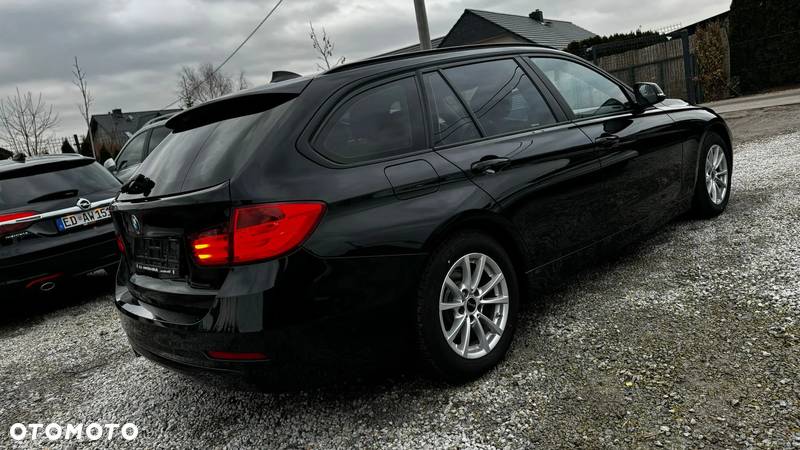 BMW Seria 3 318d DPF Touring - 10