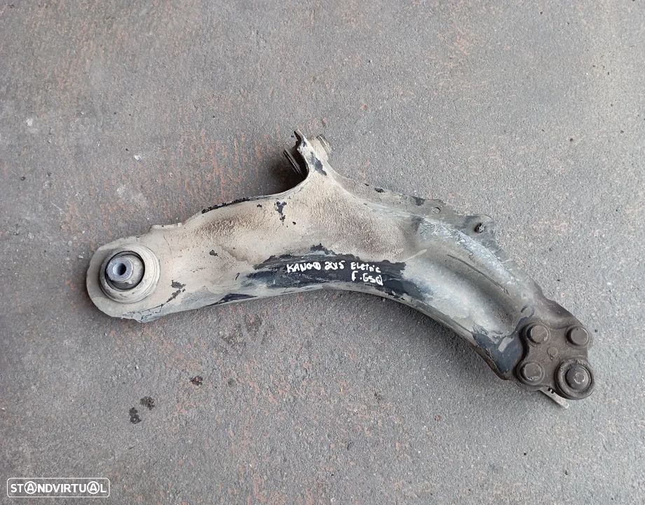 Peças - Braço Suspensão Esquerdo Renault Kangoo 2015 Elétrica