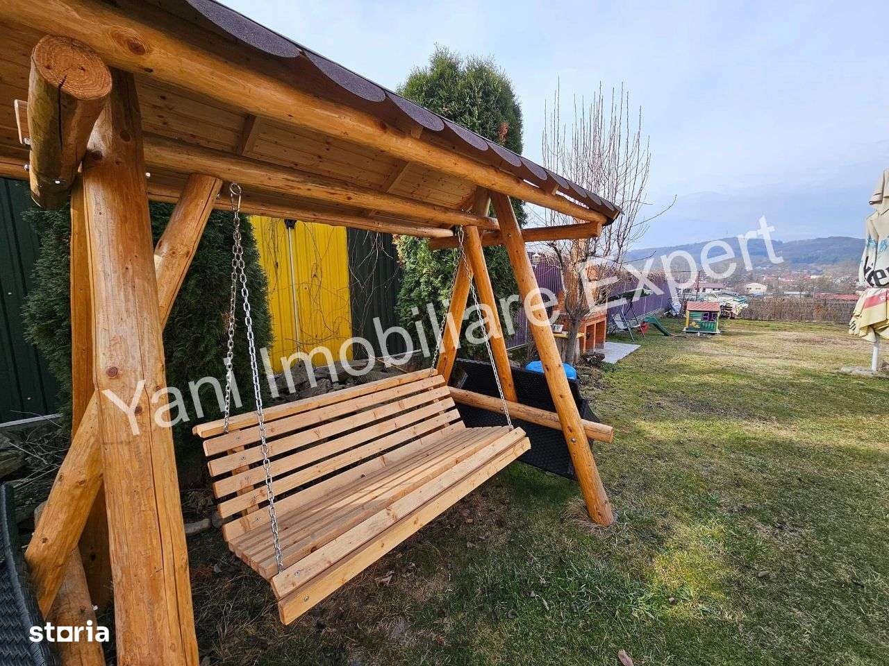 Pensiune de vânzare în Curtea de Argeș, piața centrală. - Imagine principală: 4/20