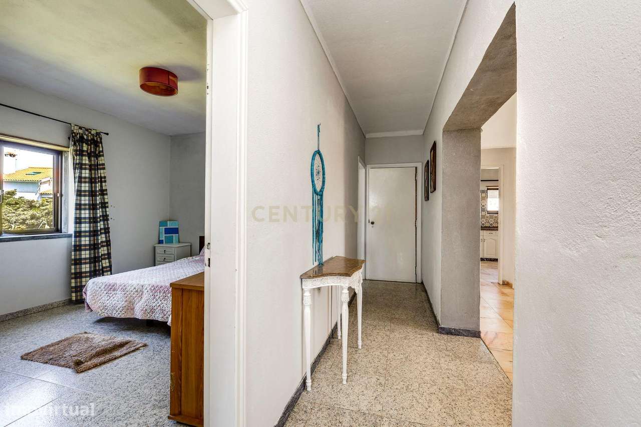 Moradia com Terreno Amplo e Vista Mar na Carvoeira-39