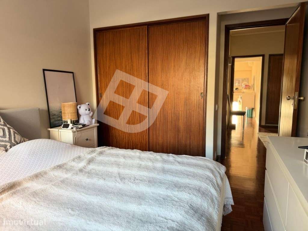 Apartamento T4 c/ Varanda - Av. Lourenço Peixinho-27