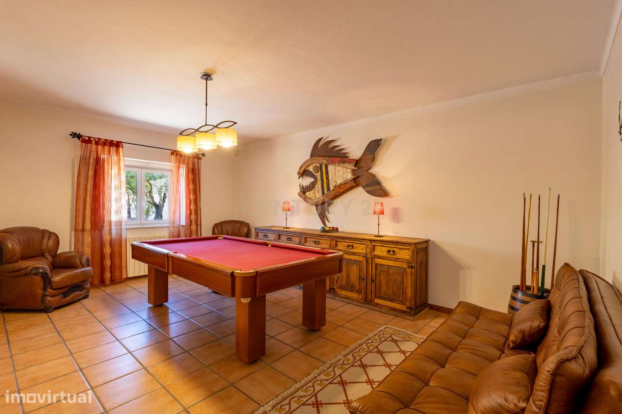 Moradia T5 Térrea com Piscina, Garagem e Lote de 2000 m² – Venda do Al-28