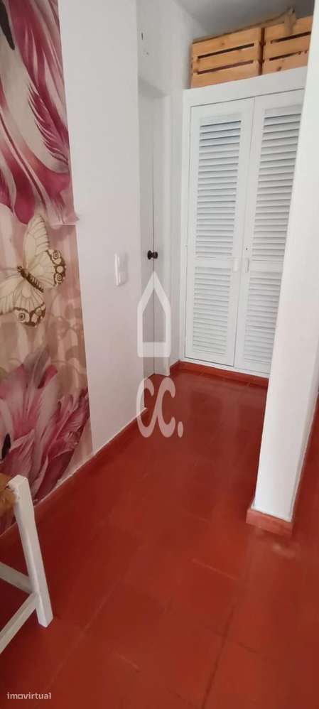 Apartamento TO convertido a T1 em condomínio fechado com 3 piscinas, c-16