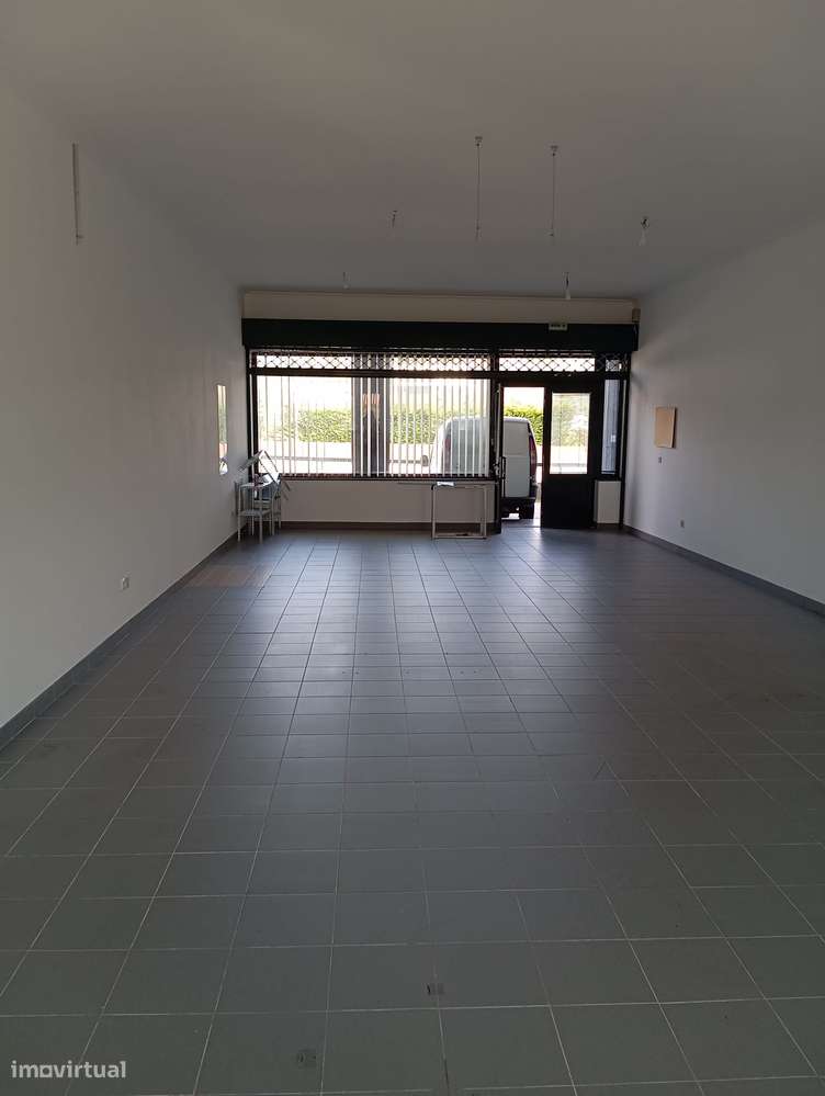 Espaço comercial em Nogueira do Cravo - Grande imagem: 2/12