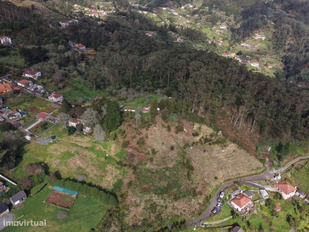 Moradia com terreno de 1.2 ha - Santo da Serra-10