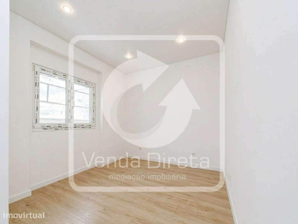 Moradia T4 Duplex com Logradouro perto da Estação Fluvial do Barreiro.-6