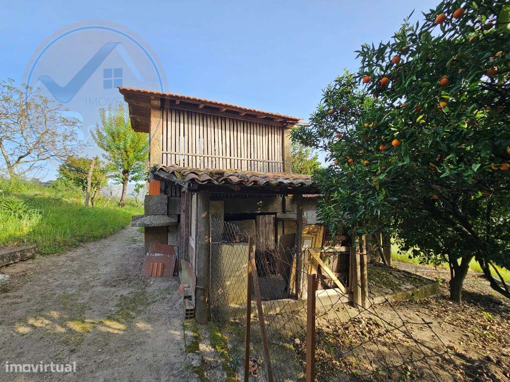 Moradia T4, em pedra, com terreno de 2.366 m² e Espigueiro datado d...-47