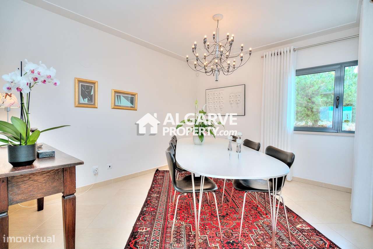 V5 - Moradia  espaçosa com 3+2 quartos em condomínio com piscina e gar - Grande imagem: 2/39