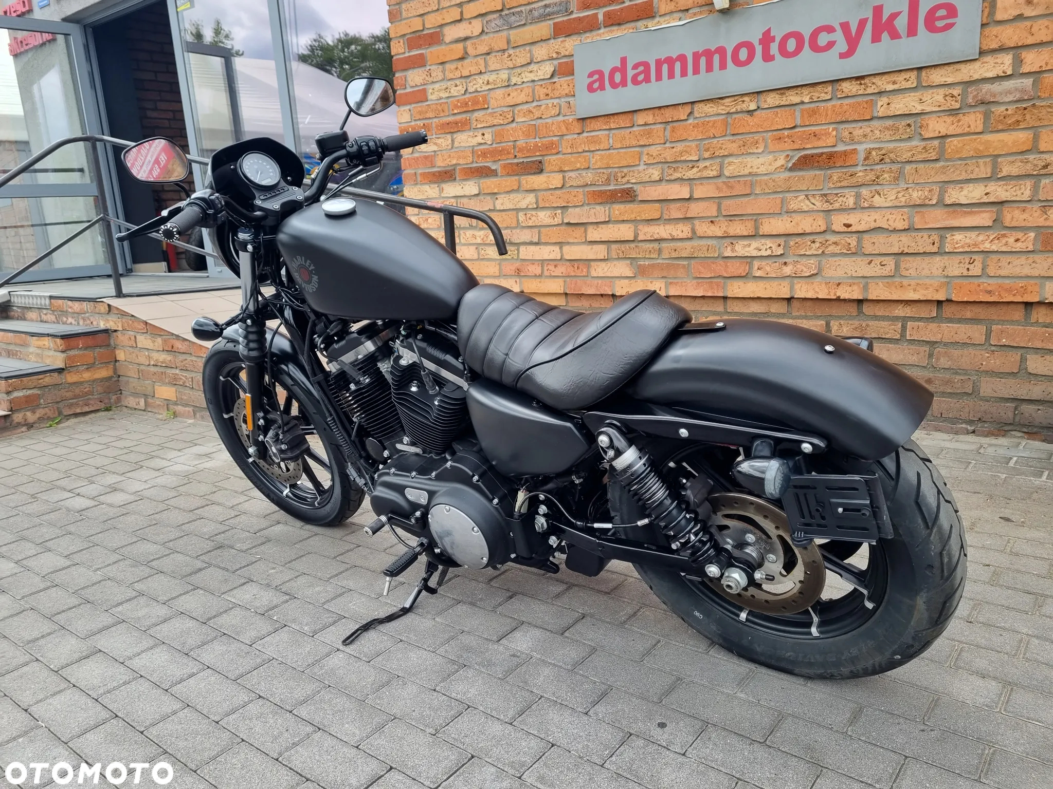 Harley-Davidson Sportster Iron 883 - 20