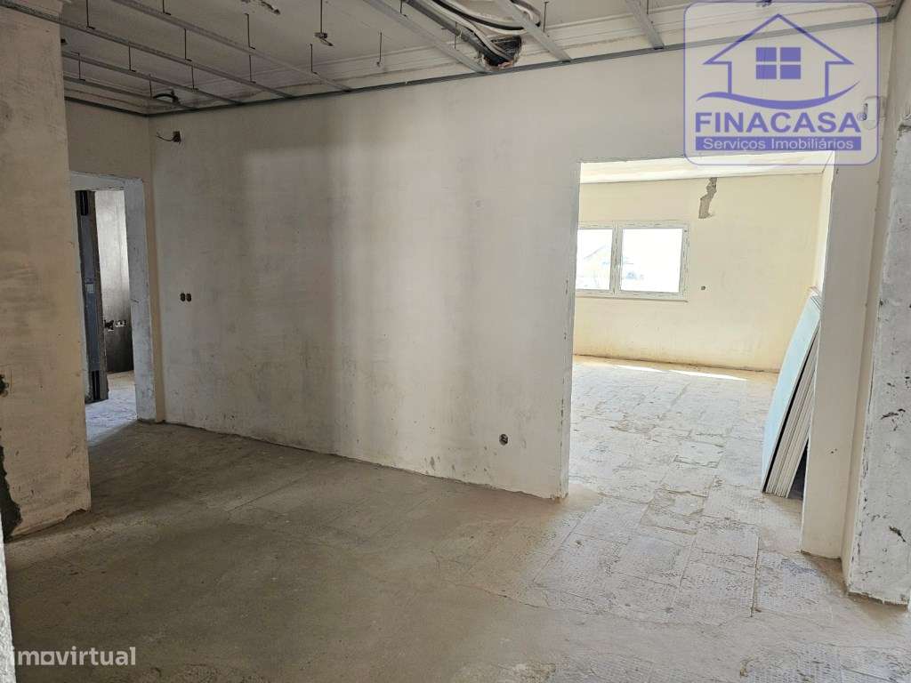 Moradia Isolada em fase de renovação/ remodelação com piscina e jar...-54