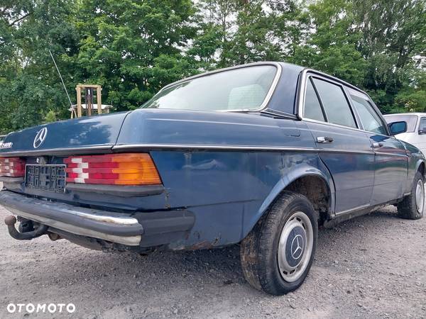 Mercedes Benz w123 240d 72km zarejestrowany - 6