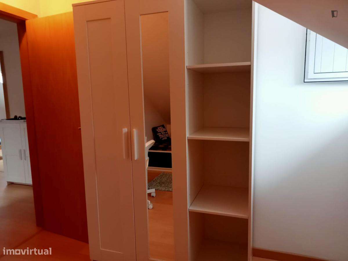 Quarto - localizado em Norton de Matos Coimbra - Grande imagem: 3/10