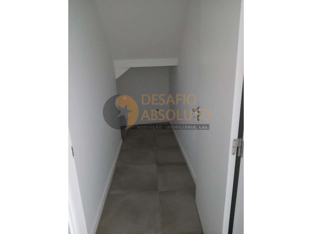 Moradia Geminada T3 c/ Pérgula. Fernão Ferro-15