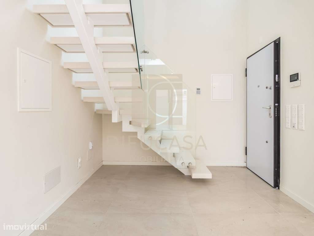 Moradia Isolada T4 c/ Piscina e Garagem-10