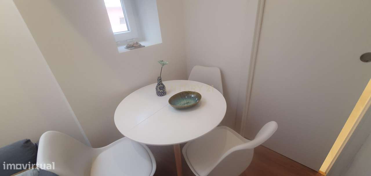 Prédio no Bairro Alto Remodelado com 3 Apartamentos e Loja, um Sonho p-17