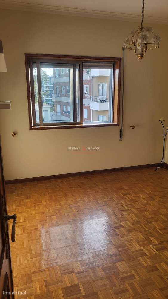 T2+1 Luminoso com Garagem Ampla em Ramalde – Zona em Valorização-14