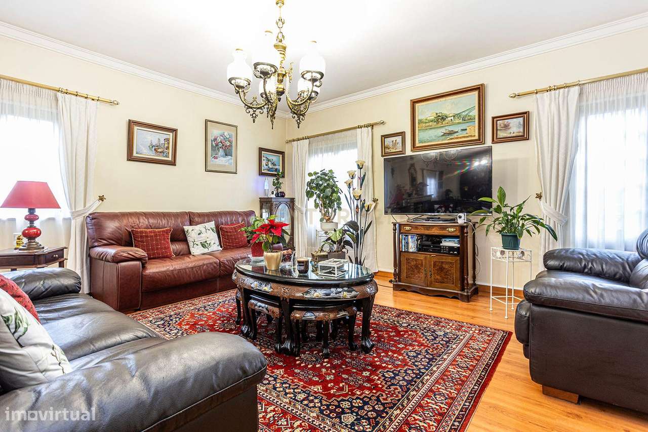 Moradia com características únicas na Aroeira-7