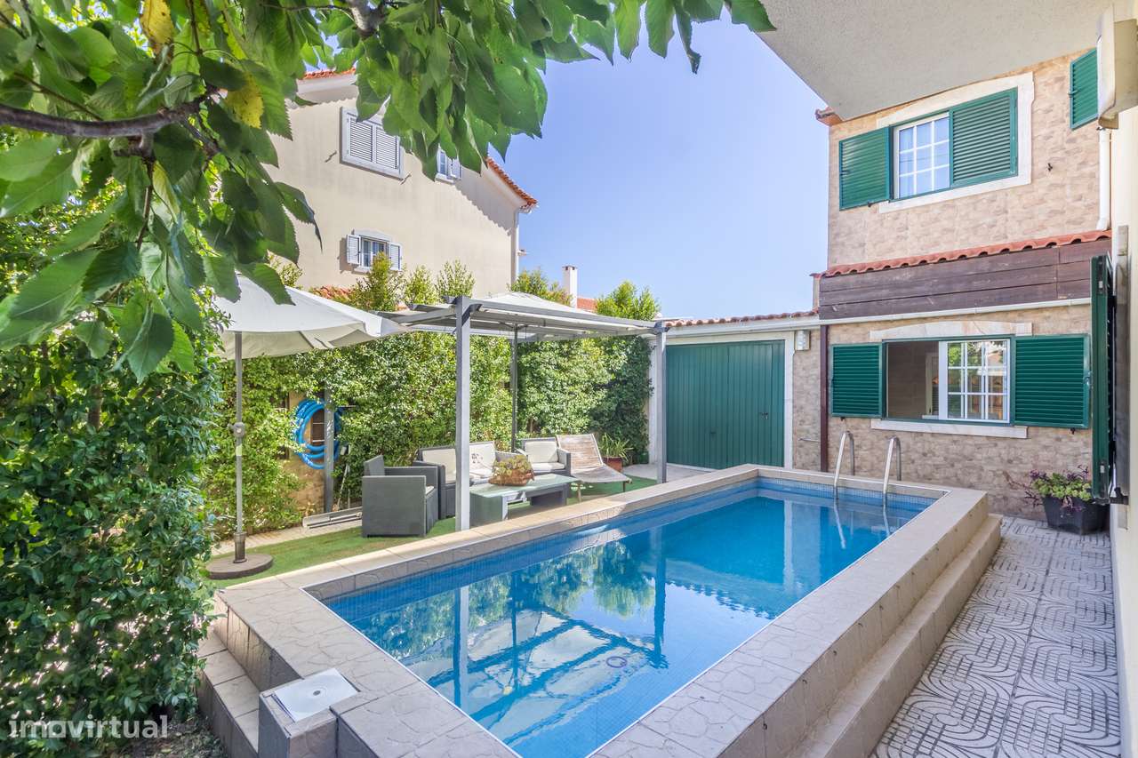 Moradia geminada T3 na Quinta do Conde com piscina, garagem e jardim-28
