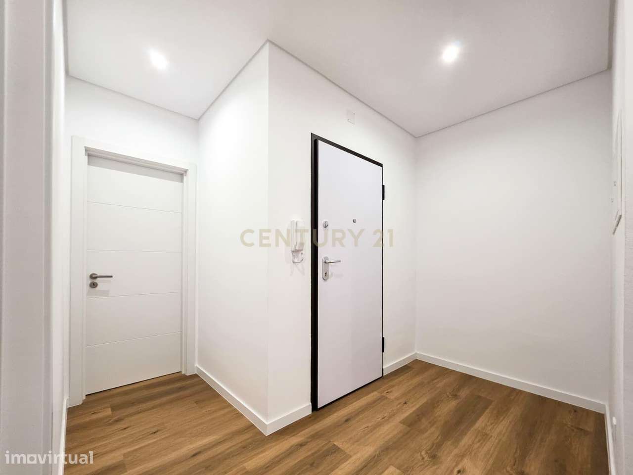 Apartamento Renovado em Setúbal com Vista para a Cidade-30