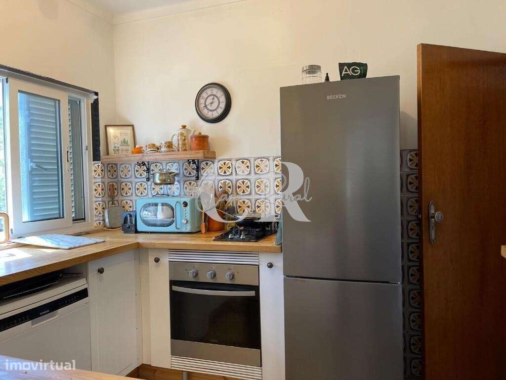 Moradia Térrea Isolada de 2 Quartos com Jardim, Anexos e Garagem, entr-10