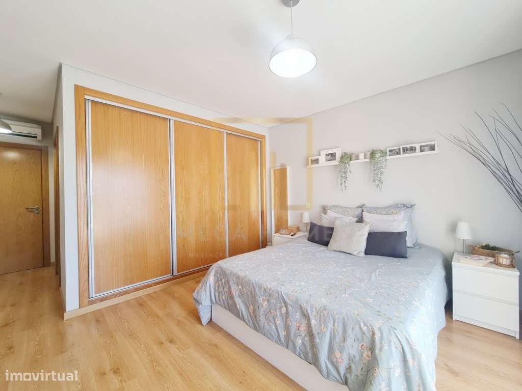 Apartamento T3 com Terraço e 3 WC, em Lagoa.-7