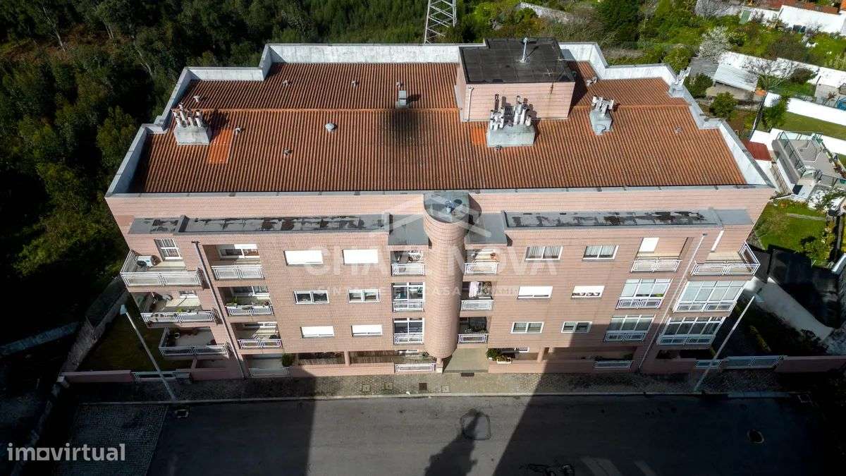 Apartamento T2 c/ varanda em Canelas-25