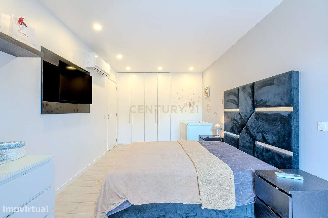 Luxuoso Apartamento de 3 Quartos novo com um Grande Terraço e Estacion-16