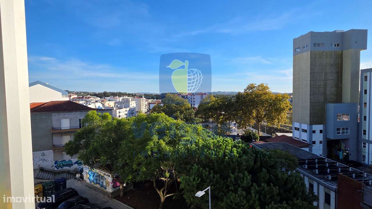 Apartamento T2 no Bairro Azul, no Centro de Caldas da Rainha, com 124-8