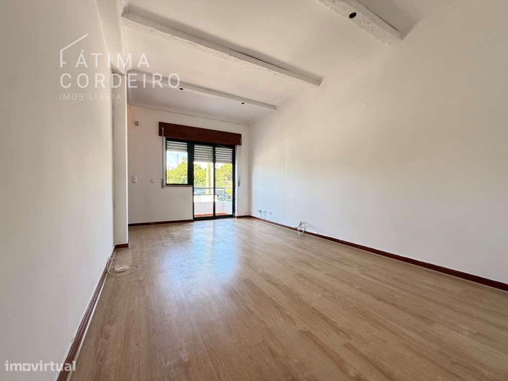 Moradia em Banda T4 no Feijó - Espaço, Conforto e Excelente Localiz...-5