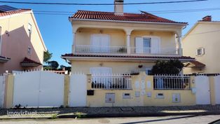 Quinta do Conde, moradia geminada de 3 pisos, 118m2 para venda